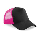 Beechfield B640 Black trucker cap with fuchsia mesh back on a white background